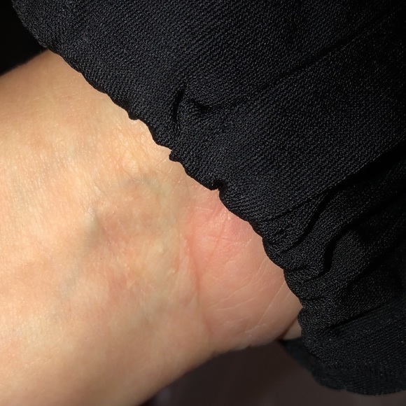 Venus size XL  black long sleeve slightly cropped banded V-neck Lace back - Picture 5 of 13